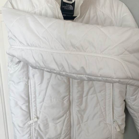 Small white North Face jacket ❄️ - Picture 4 of 8